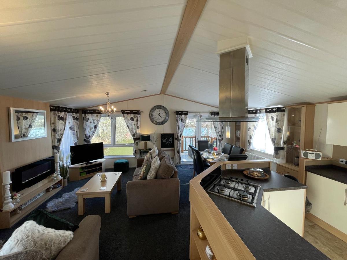 Rudd Luxury Lakeside With Fishing & Hot Tub@tattershall