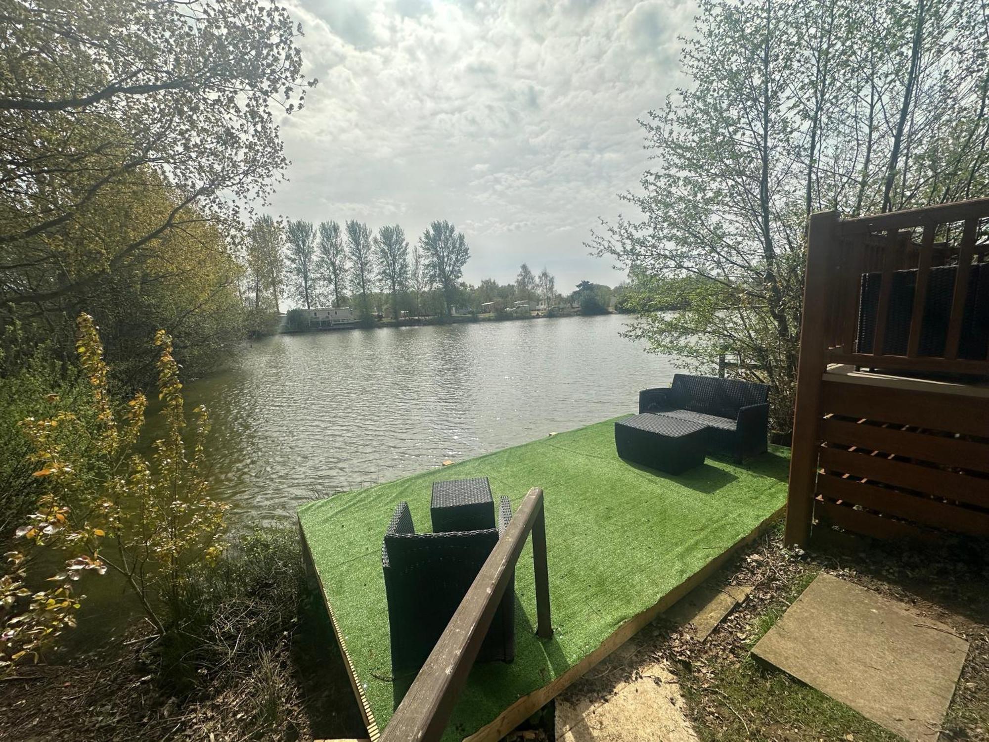Rudd Luxury Lakeside With Fishing & Hot Tub@tattershall