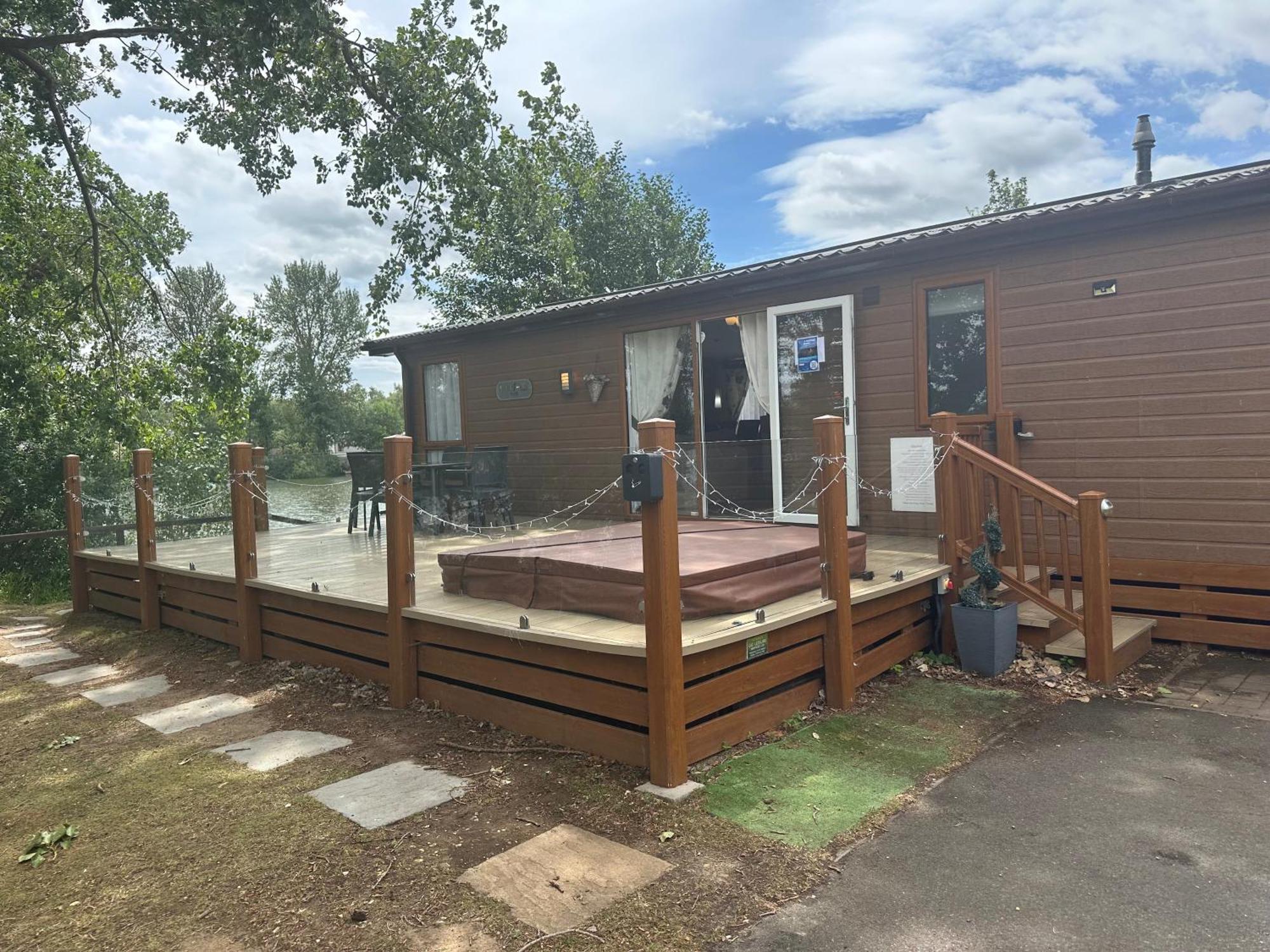 Дом отдыха Rudd Luxury Lakeside With Fishing & Hot Tub@tattershall